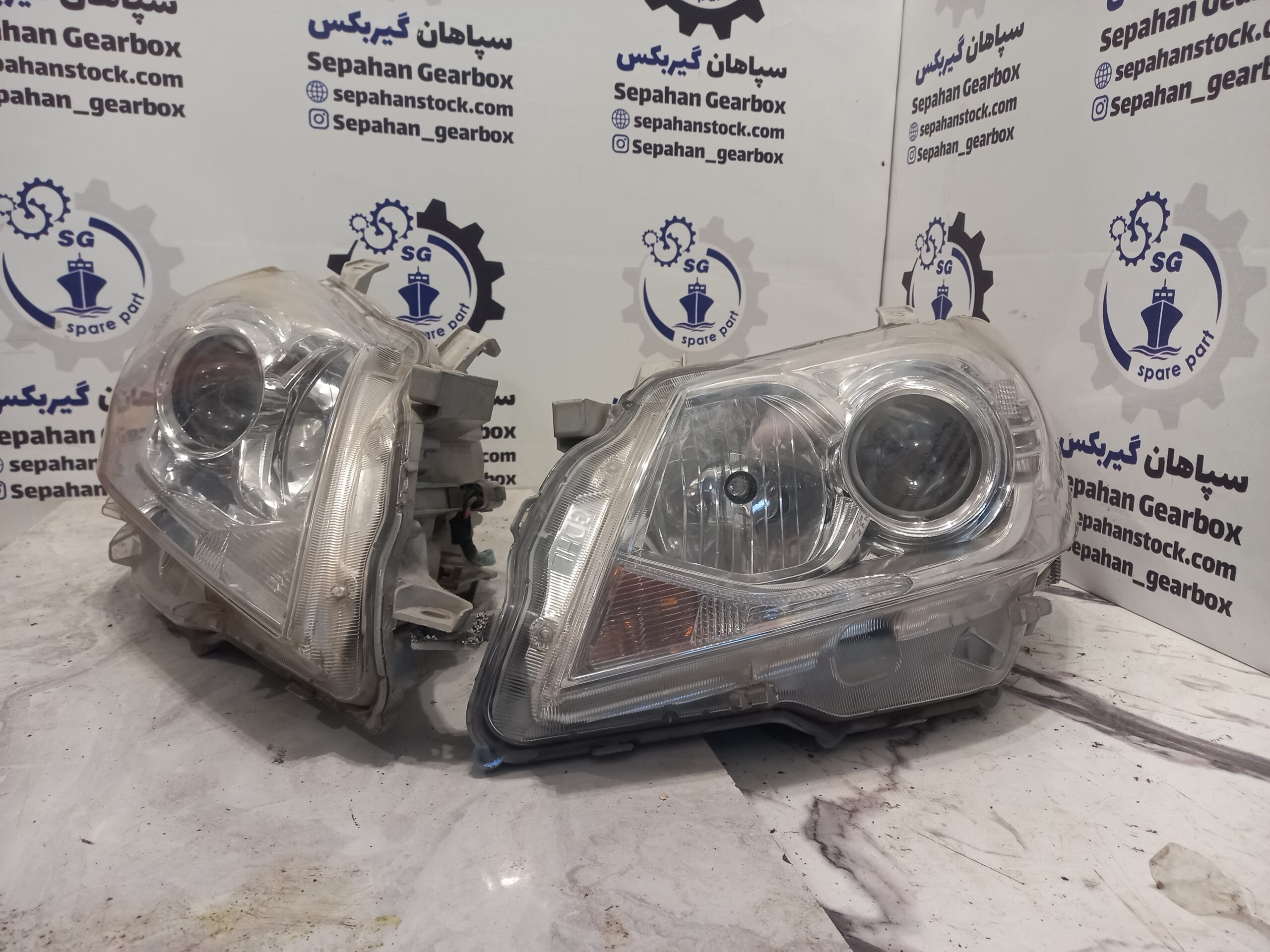 چراغ جلو تویوتا آریون